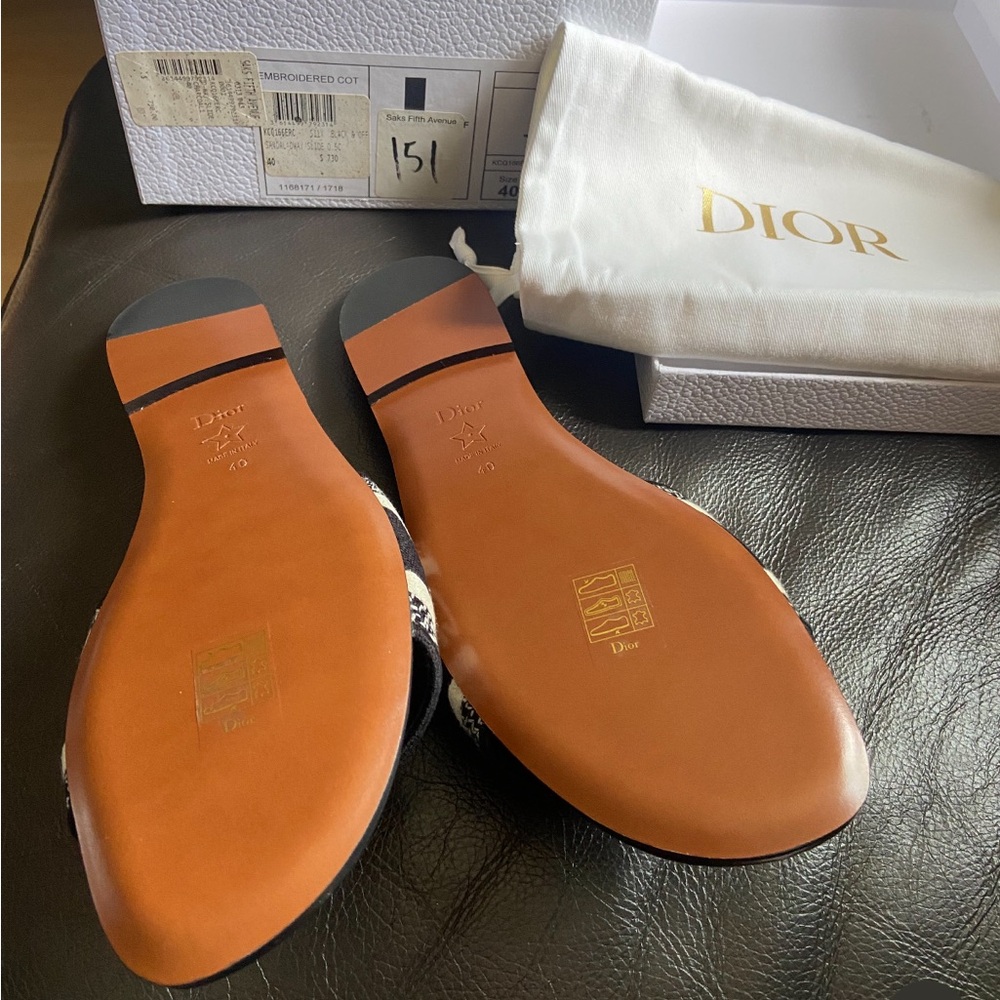Dior Elegant Black and White Sandals - Picture 2 of 2